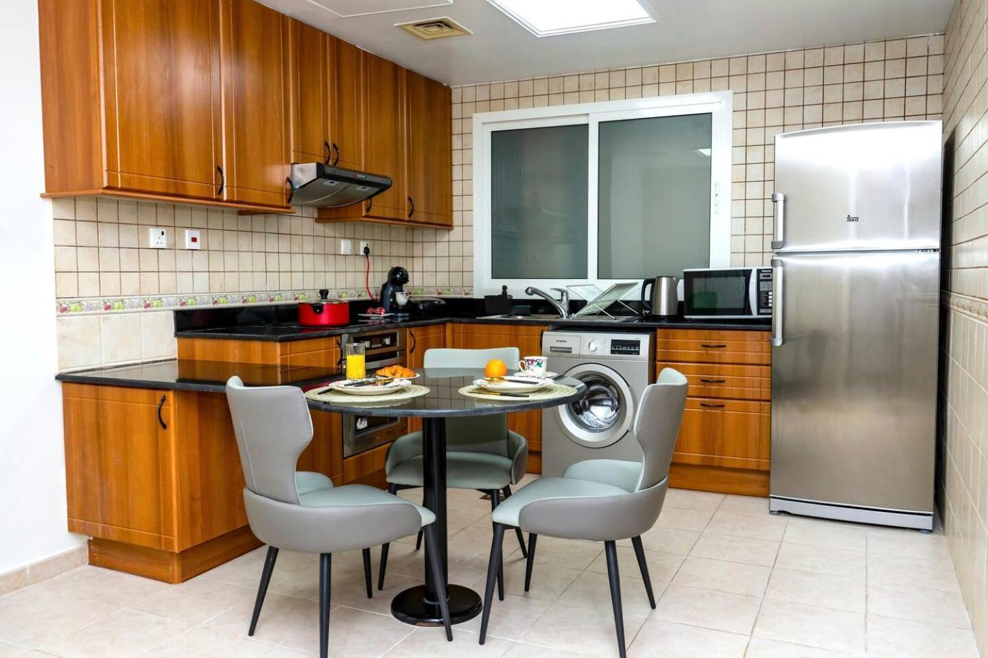 Sea & Palm View Elegant 1 Bedroom Apartment Dubaj Kültér fotó