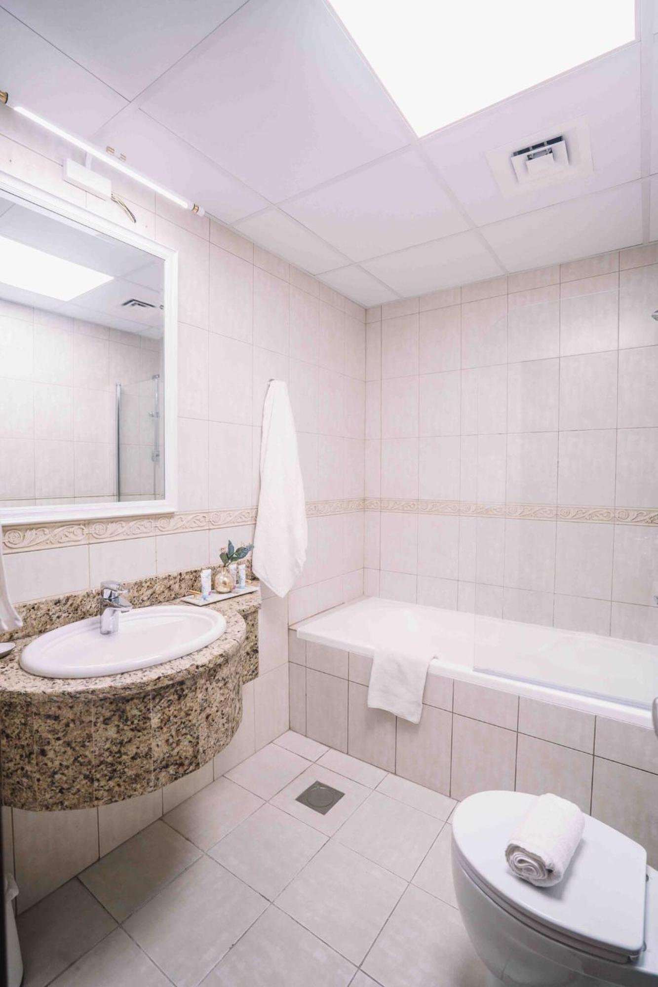 Sea & Palm View Elegant 1 Bedroom Apartment Dubaj Kültér fotó